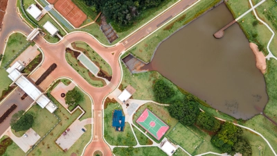 PARQVILLE QUARESMEIRA