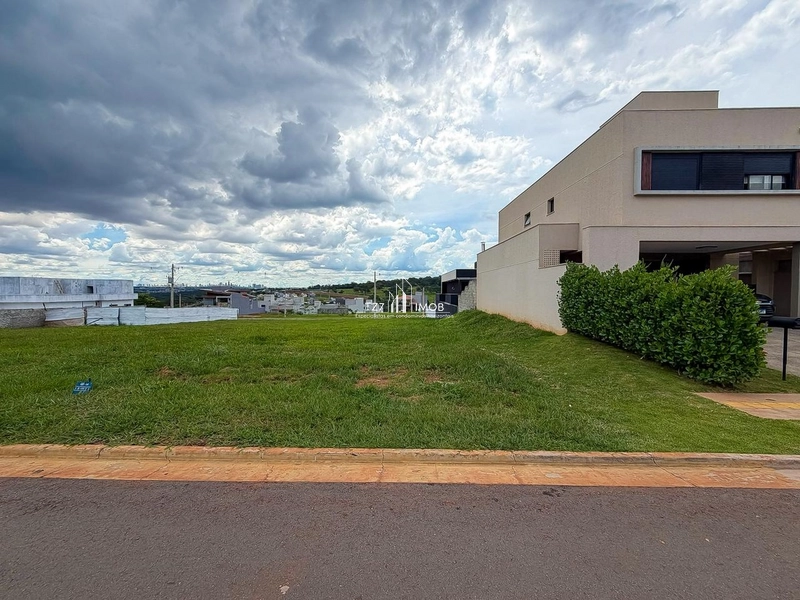 Lote Jardins Parma com 251,25m², Quitado e Registrado: R$ 215.500,00.