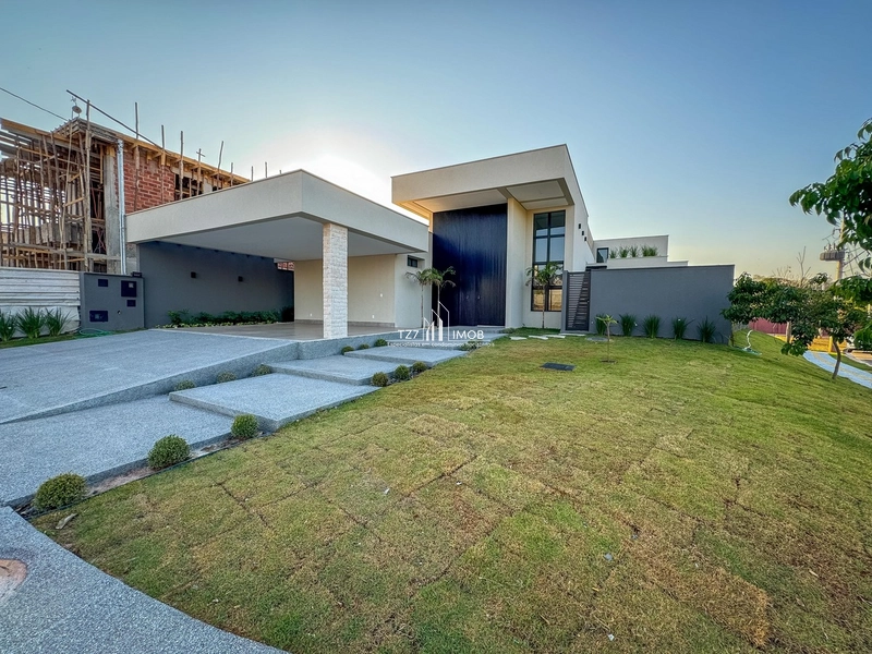 Casa térrea com 4 suítes  no Condomínio Jardins Porto.