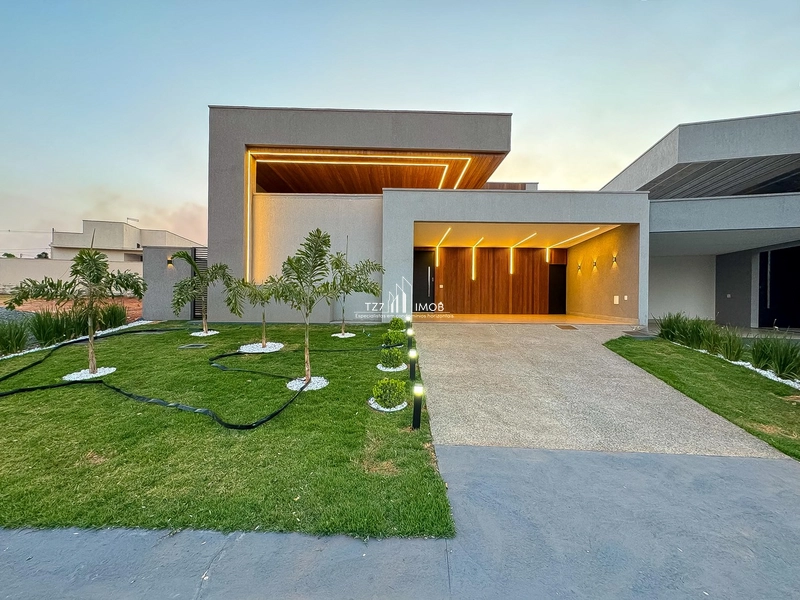 Casa térrea com 4 suítes plenas sendo uma master, frente praça