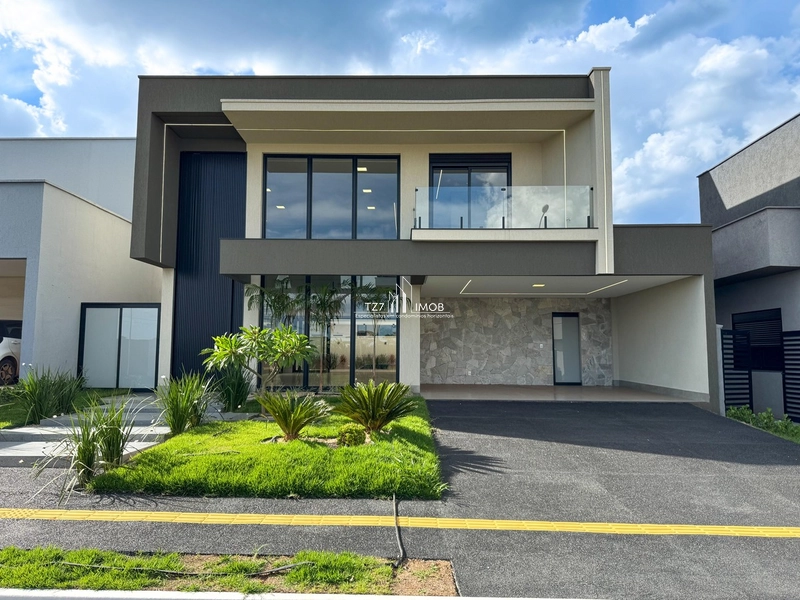 Sobrado de alto padrão com 4 suítes independentes.