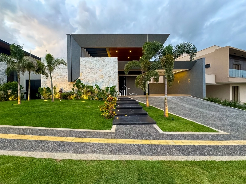 Casa térrea completa em armários, com 3 suítes plenas com closet