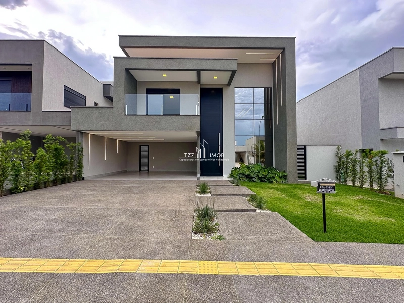 Sobrado com 4 suítes plenas, sendo uma master com Closet.