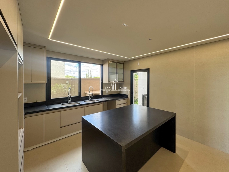 Sobrado com armarios, 3 suítes plenas sendo uma master com closet: 11ª foto da galeria de imagens do imóvel