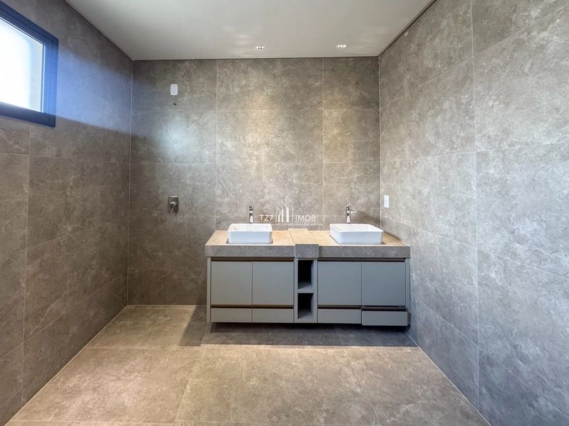 Sobrado com armarios, 3 suítes plenas sendo uma master com closet: 33ª foto da galeria de imagens do imóvel