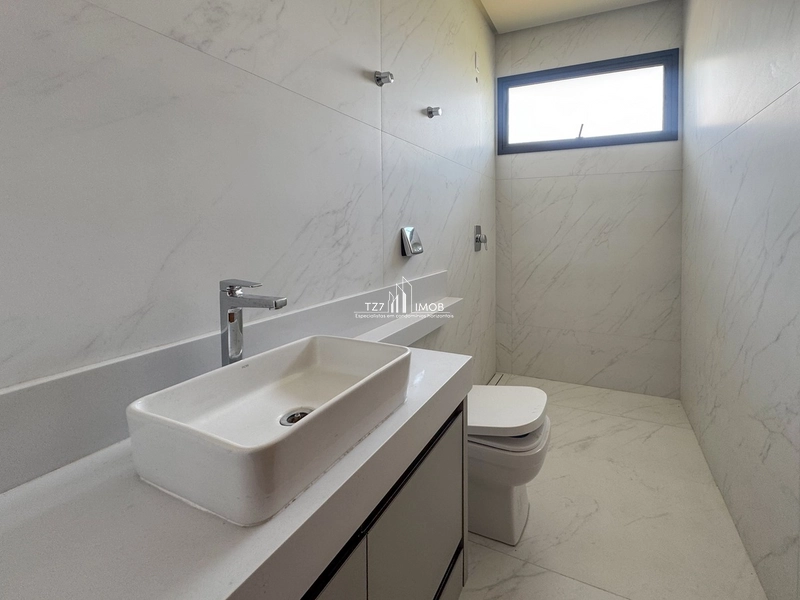 Sobrado com armarios, 3 suítes plenas sendo uma master com closet: 24ª foto da galeria de imagens do imóvel