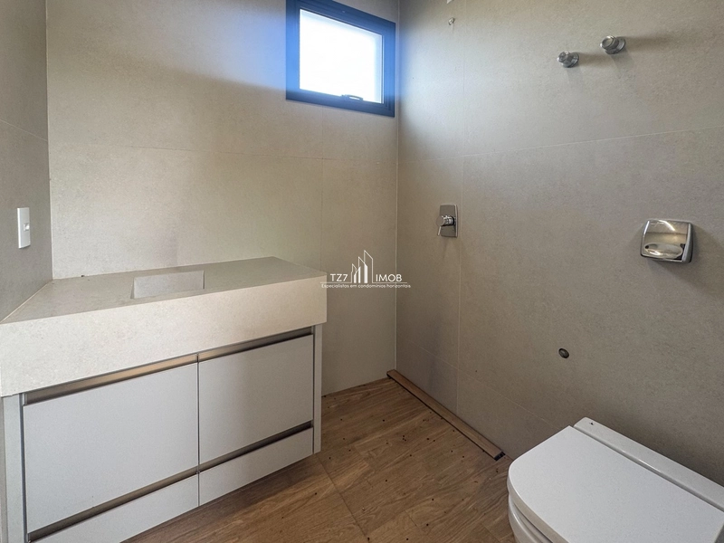 Sobrado com armarios, 3 suítes plenas sendo uma master com closet: 20ª foto da galeria de imagens do imóvel