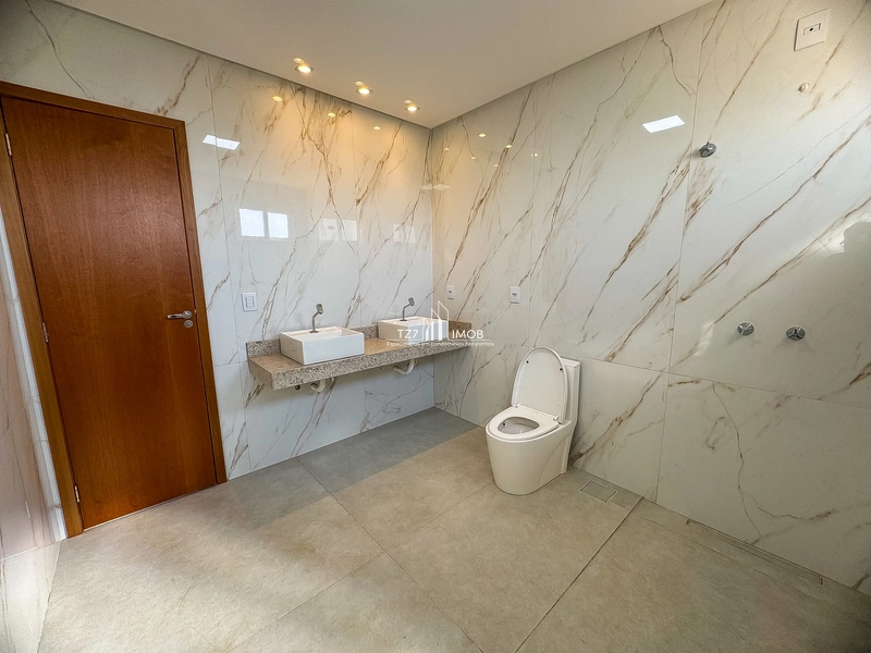 Ágio Sobrado de Arquitetura Neoclássica com 5 quartos sendo 3 suítes.: 28ª foto da galeria de imagens do imóvel