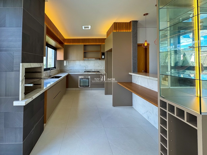 Casa Subtérrea com 4 suítes plenas, incluindo uma master com armários.: 21ª foto da galeria de imagens do imóvel