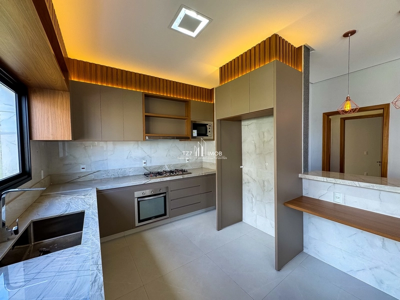 Casa Subtérrea com 4 suítes plenas, incluindo uma master com armários.: 22ª foto da galeria de imagens do imóvel