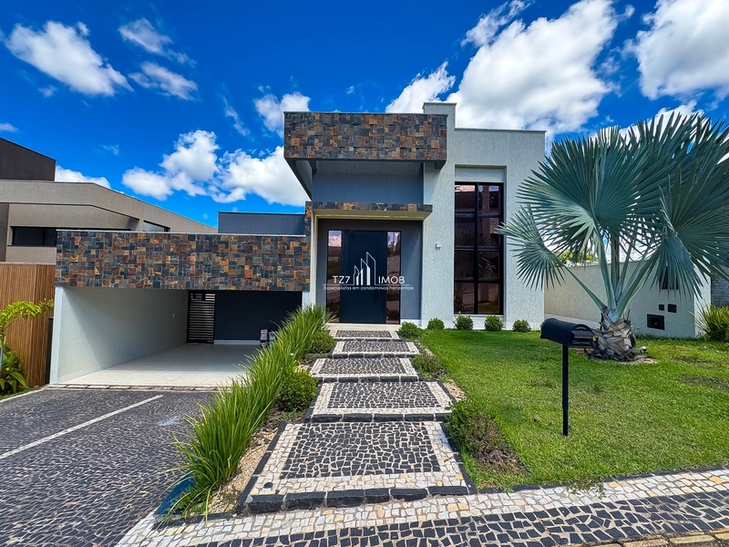 Casa Subtérrea com 4 suítes plenas, incluindo uma master com armários.