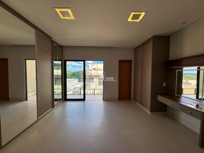 Casa Subtérrea com 4 suítes plenas, incluindo uma master com armários.: 12ª foto da galeria de imagens do imóvel