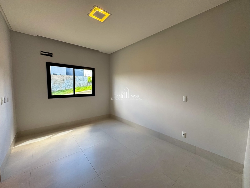 Casa Subtérrea com 4 suítes plenas, incluindo uma master com armários.: 7ª foto da galeria de imagens do imóvel