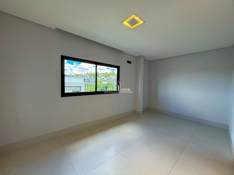 Casa Subtérrea com 4 suítes plenas, incluindo uma master com armários.: 9ª foto da galeria de imagens do imóvel