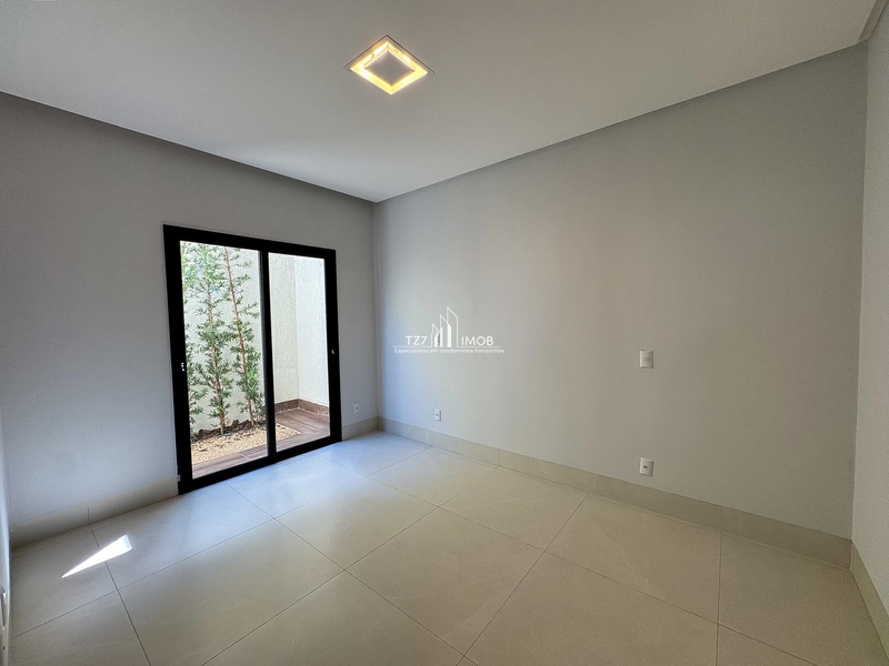 Casa Subtérrea com 4 suítes plenas, incluindo uma master com armários.: 23ª foto da galeria de imagens do imóvel