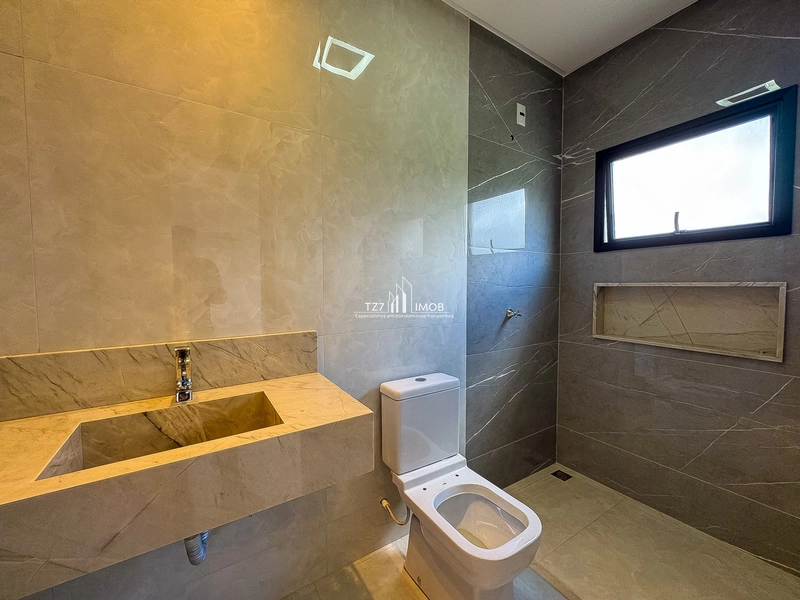 Casa Subtérrea com 4 suítes plenas, incluindo uma master com armários.: 8ª foto da galeria de imagens do imóvel