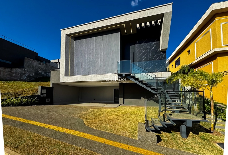 Casa Subtérrea com 4 suítes plenas, incluindo uma master.: 2ª foto da galeria de imagens do imóvel