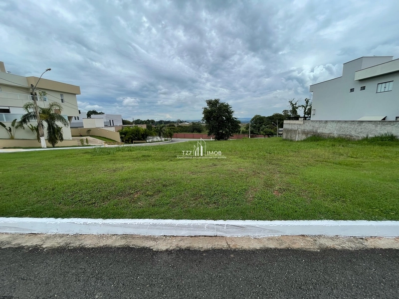 Lote Condomínio Vale Verde, com 448,53m², quitado e registrado.: 2ª foto da galeria de imagens do imóvel