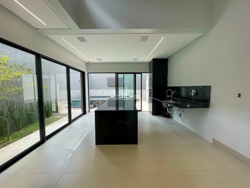 Casa Subtérrea com 3 suítes plenas, incluindo uma master com banheira: 7ª foto da galeria de imagens do imóvel