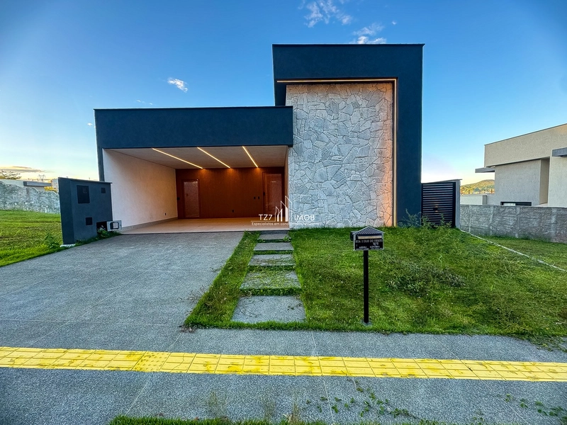 Casa Subtérrea com projeto exclusivo no Jardins Nápoles com 3 suítes.: 1ª foto da galeria de imagens do imóvel