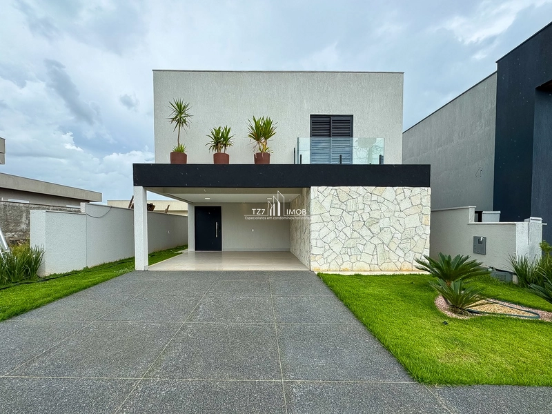 Sobrado com 4 quartos, sendo 3 suítes no Jardins Bolonha.