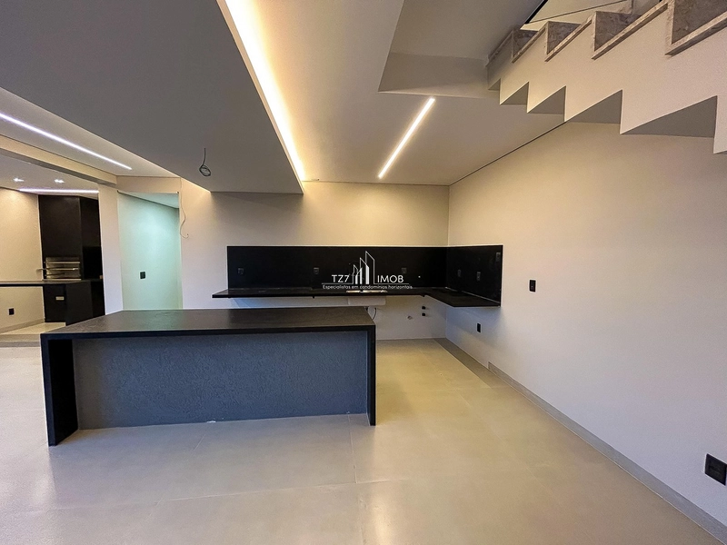 Elegância Atemporal em um Sobrado Único com 4 Suítes Plenas.: 10ª foto da galeria de imagens do imóvel