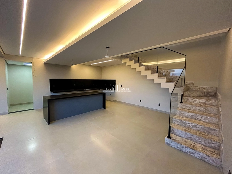 Elegância Atemporal em um Sobrado Único com 4 Suítes Plenas.: 9ª foto da galeria de imagens do imóvel