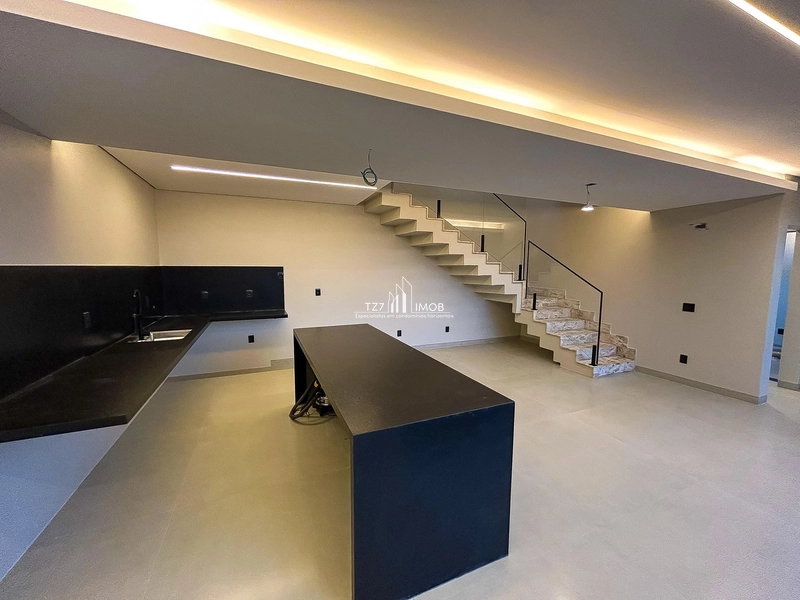 Elegância Atemporal em um Sobrado Único com 4 Suítes Plenas.: 8ª foto da galeria de imagens do imóvel