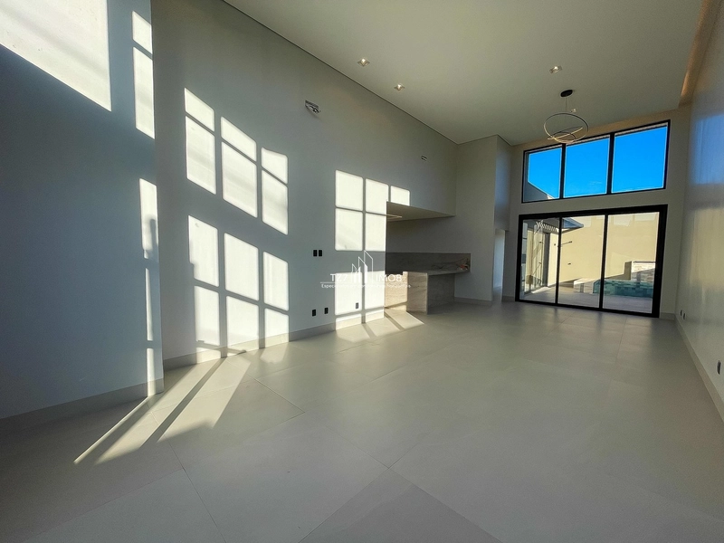Belíssima Casa Térrea com 3 suítes plenas, localizada em lote de 400m²: 6ª foto da galeria de imagens do imóvel