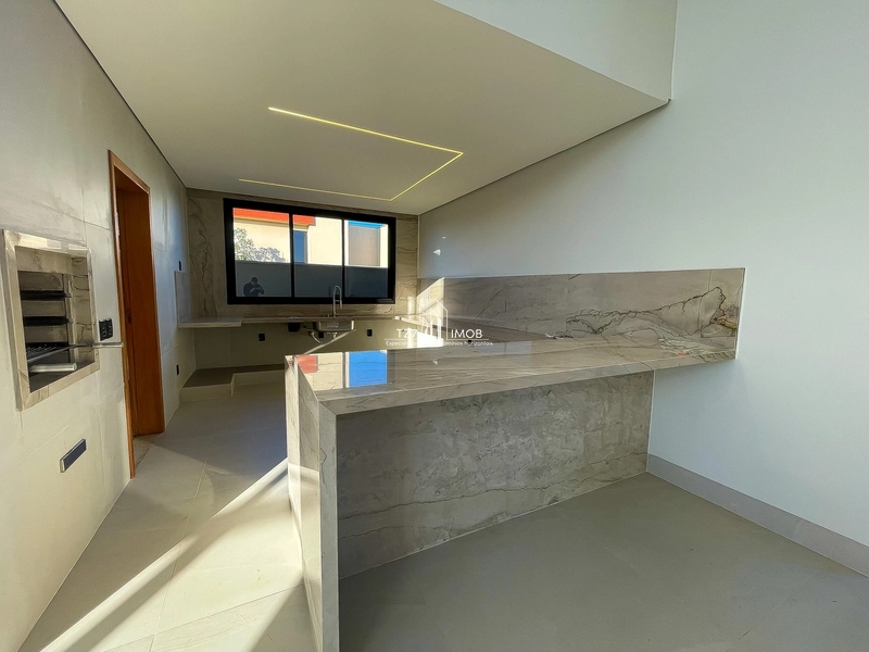Belíssima Casa Térrea com 3 suítes plenas, localizada em lote de 400m²: 10ª foto da galeria de imagens do imóvel