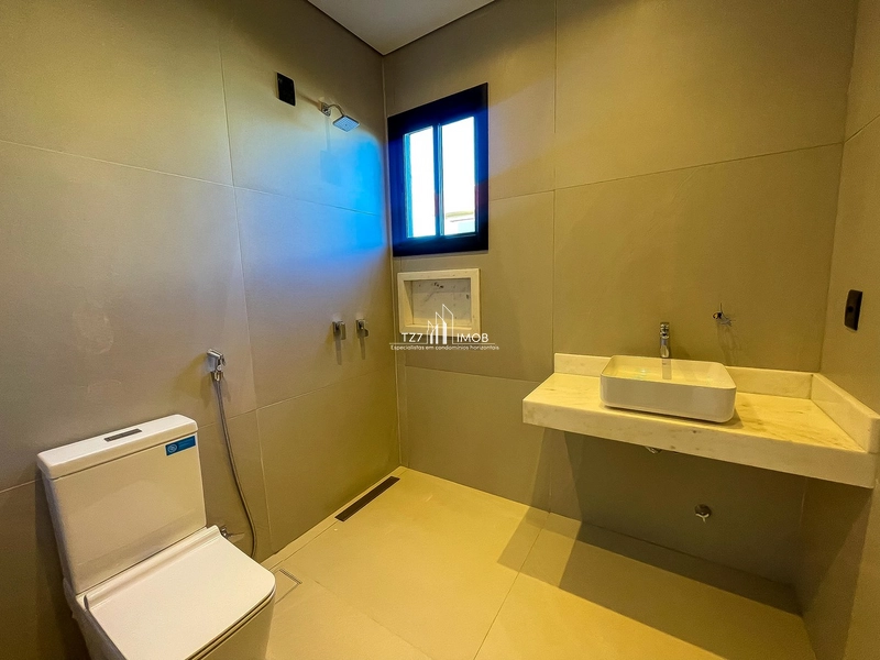 Belíssima Casa Térrea com 3 suítes plenas, localizada em lote de 400m²: 17ª foto da galeria de imagens do imóvel
