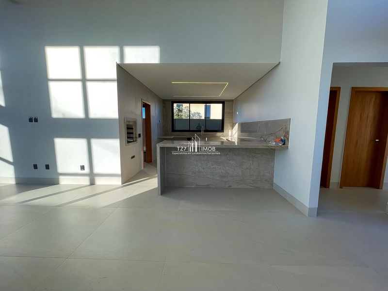 Belíssima Casa Térrea com 3 suítes plenas, localizada em lote de 400m²: 9ª foto da galeria de imagens do imóvel