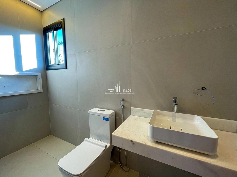 Belíssima Casa Térrea com 3 suítes plenas, localizada em lote de 400m²: 12ª foto da galeria de imagens do imóvel