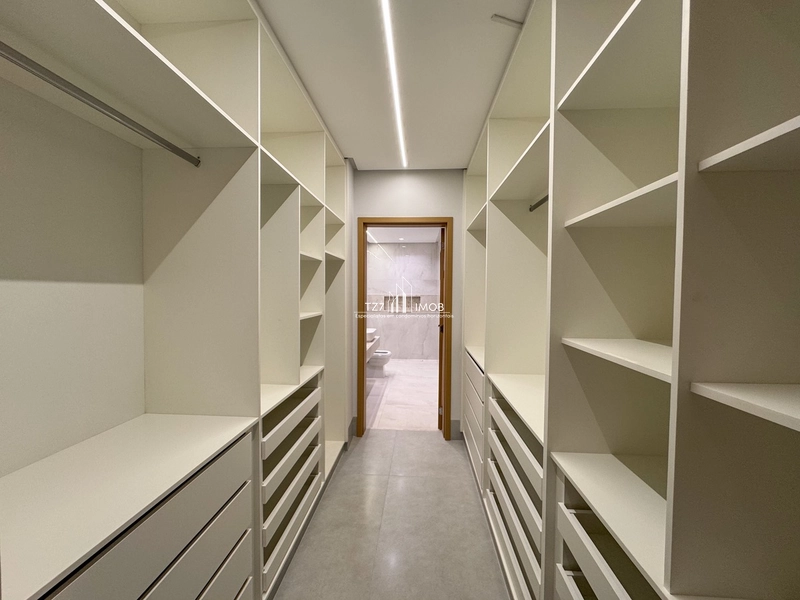 Sobrado completo em armários, com 4 quartos sendo 3 suítes...: 26ª foto da galeria de imagens do imóvel