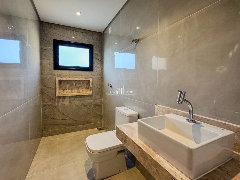 Sobrado com 4 Quartos, sauna molhada integrada com a piscina.: 25ª foto da galeria de imagens do imóvel