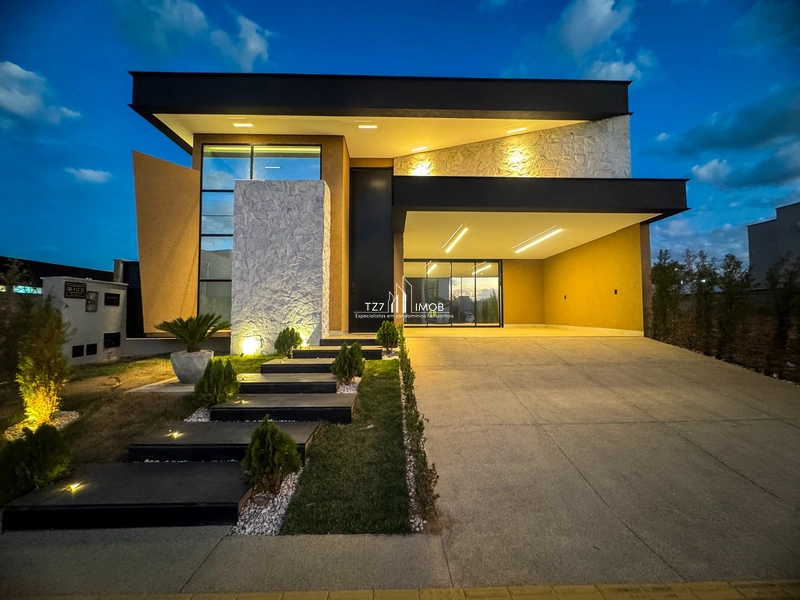 Casa com 3 suítes plenas, incluindo uma master com closet.