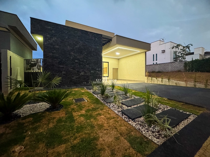 Casa térrea com 4 suítes plenas, incluindo uma master com closet.: 2ª foto da galeria de imagens do imóvel