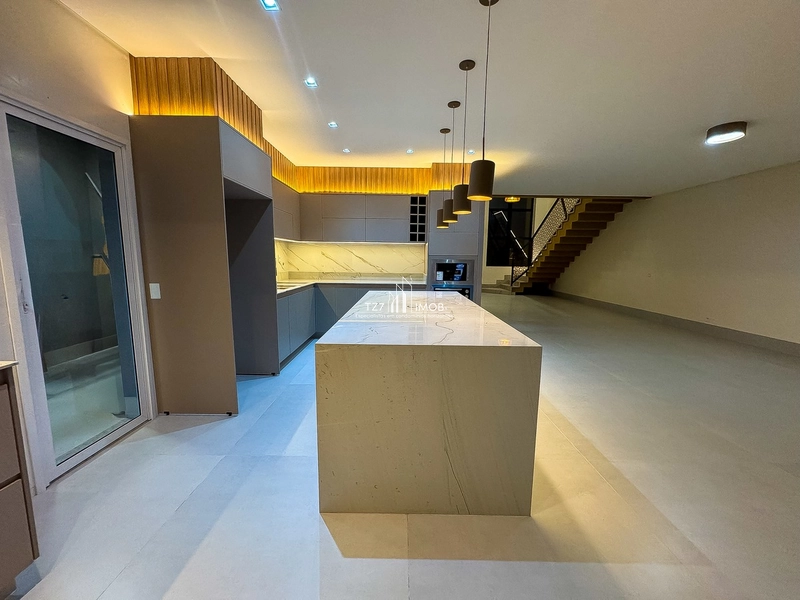 Sobrado com 4 suítes plenas no Jardins Capri — acabamento impecável.: 10ª foto da galeria de imagens do imóvel