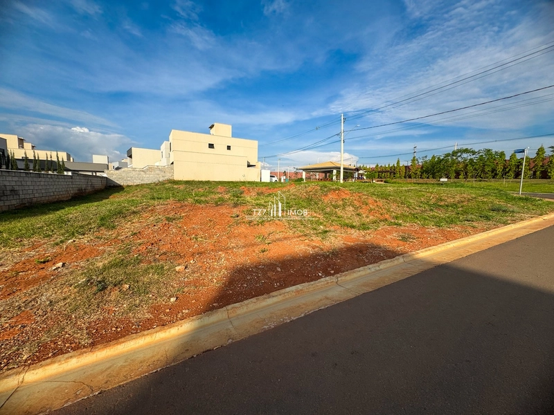 Condomínio Jardins Parma - Lote de esquina, sem vizinho de frente.: 2ª foto da galeria de imagens do imóvel