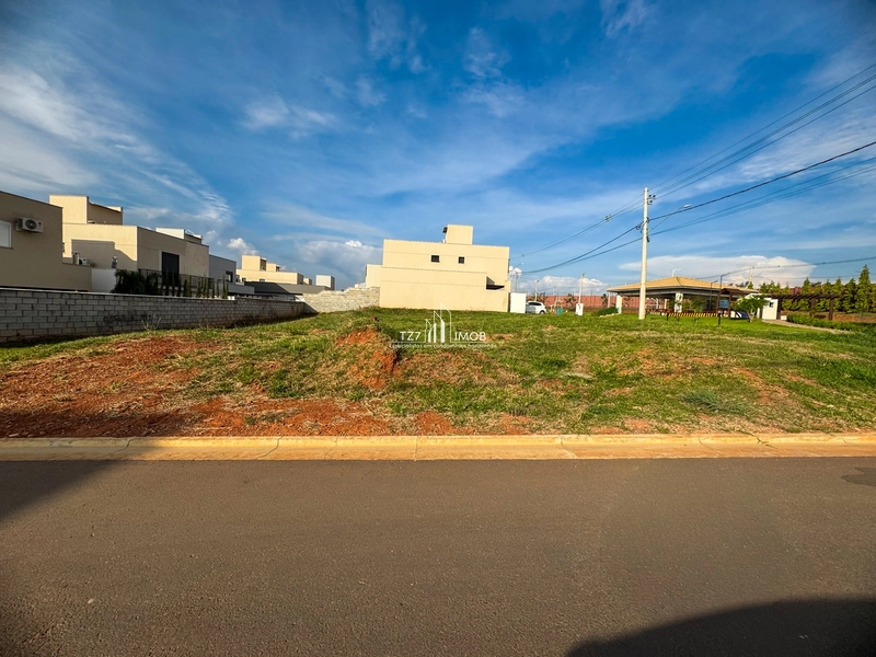 Condomínio Jardins Parma - Lote de esquina, sem vizinho de frente.: 1ª foto da galeria de imagens do imóvel