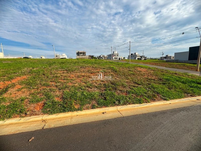 Lote Condomínio Jardins Parma, de esquina, sem vizinho de frente.: 2ª foto da galeria de imagens do imóvel
