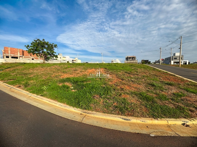 Lote Condomínio Jardins Parma, de esquina, sem vizinho de frente.: 3ª foto da galeria de imagens do imóvel