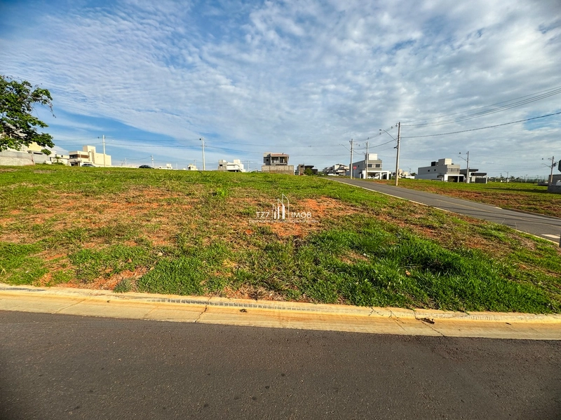 Lote Condomínio Jardins Parma, de esquina, sem vizinho de frente.: 1ª foto da galeria de imagens do imóvel
