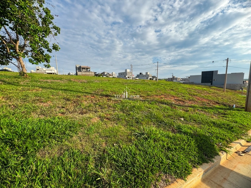 Lote Condomínio Jardins Parma, sem vizinho de frente, com 294,55 m² -: 3ª foto da galeria de imagens do imóvel