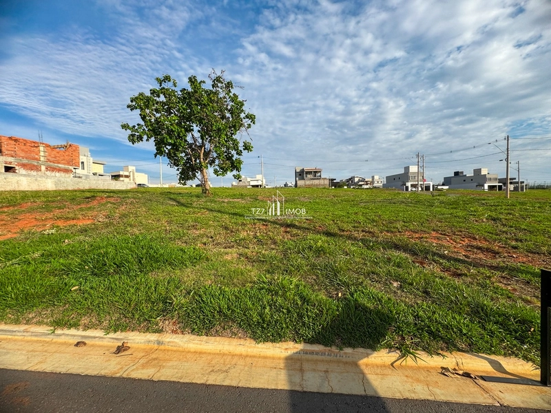 Lote Condomínio Jardins Parma, sem vizinho de frente, com 294,55 m² -: 1ª foto da galeria de imagens do imóvel