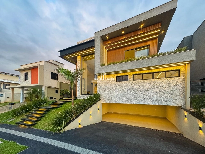 Sobrado de Alto Padrão com 3 Pavimentos – 5 Quartos, sendo 4 Suítes .: 2ª foto da galeria de imagens do imóvel