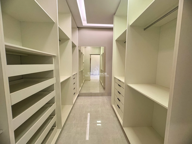 Casa Térrea com 3 Suítes Plenas e Fachada Imponente, com armários.: 23ª foto da galeria de imagens do imóvel