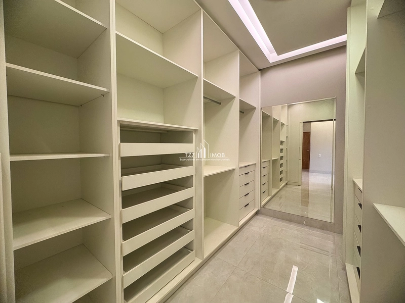 Casa Térrea com 3 Suítes Plenas e Fachada Imponente, com armários.: 24ª foto da galeria de imagens do imóvel