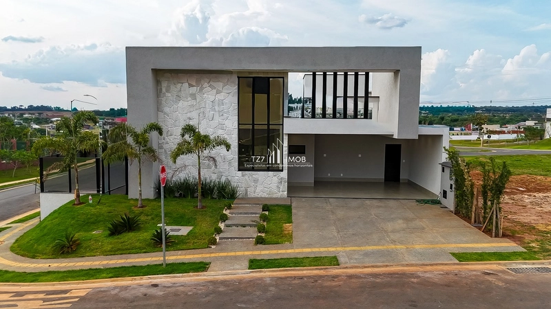 Casa Térrea com 4 suítes plenas, incluindo uma master.