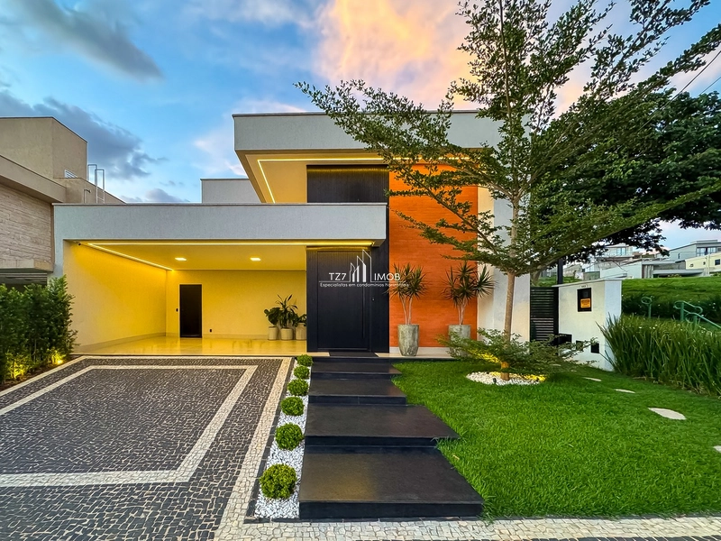 Casa Térrea com 4 quartos, sendo 3 suítes plenas.